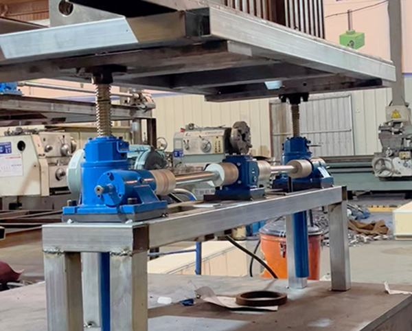 四臺(tái)同步絲桿升降機(jī)